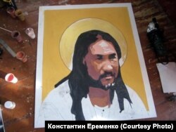 У Росії художник із Новосибірська Костянтин Єрьоменко пише портрет шамана Олександра Габишева, який ішов до Москви з метою «прогнати Путіна». На портреті якутський шаман зображений в образі святого на іконі. Робоча назва портрету-ікони «Спаси і прожени»
