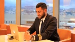 Рабіх Ельмдавар, який займається професійно йогою