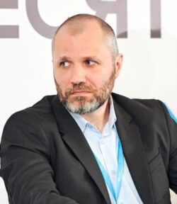 Денис Кобзін