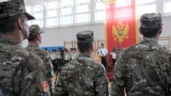 Zakon o Vojsci Crne Gore propisuje političku neutralnost i nepristrasnost za sve koji su u službi u Vojsci, te uzdržavanje od javnog ispoljavanja svojih političkih uvjerenja