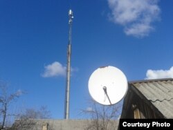 Вежа мобільного зв’язку «віджатого» «Київстару» у Торезі (фото автора)