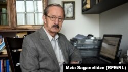 კონსტიტუციონალისტი ვახტანგ ხმალაძე