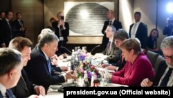 Під час переговорів Петра Порошенка та Анґели Меркель. Мюнхенська безпекова конференція, 16 лютого 2019 року