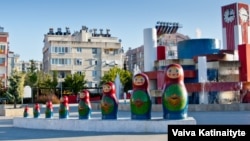 «Матрьошка-парк» – російський колорит в місті Аланії, регіон Анталья, Туреччина