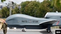 Безпілотник НАТО Global Hawk на військовій виставці напередодні проведення саміту НАТО у Варшаві, 7 липня 2016 року