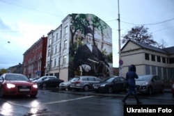 На будівлі райвідділу поліції в Києві за адресою вулиця Старовокзальна 12 з'явився мурал, на якому зображений гетьман України Павло Скоропадський