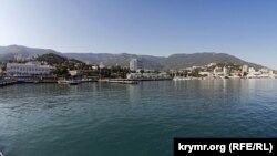 Морской порт Ялты, архивное фото