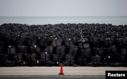 Мешки с почвой, зараженной после катастрофы на АЭС Фукусима