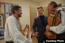 Зустріч Наливайченка з білоруськими лірниками Василем Гринєм і Алєсєм Лосем, місто Рівне, 14 жовтня 2016 року