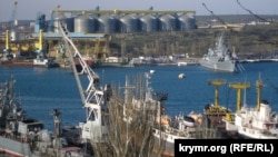 Вид на зерновий термінал компанії «Авліта» в Північній бухті Севастополя, 03 квітня 2017 року