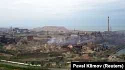 Металургійний комбінат «Азовсталь» у Маріуполі, 5 травня 2022 року. Деякі російські стрічки знімають саме в нині окупованому місті