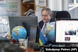 Браян Боннер родом зі Сполучених Штатів, він очолював Kyiv Post з 2008 року