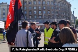 Поліцейські просили не розгортати прапор