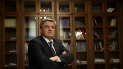 Guverner Softić kaže za RSE, međutim, da Centralna banka kao fiskalni agent ne može dati zeleno svjetlo za raspodjelu dok ne dobije posebnu odluku o raspodjeli sredstava između entiteta.