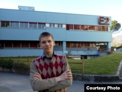 Дмитро Ільницький біля університету в Салерно (фото з особистого архіву)