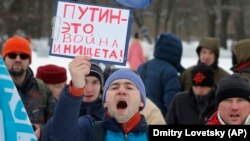 Під час акції протесту в російському Петербурзі, 6 лютого 2016 року