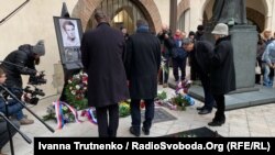 Покладання квітів до роковин самоспалення Яна Палаха