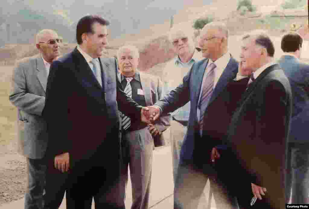 Президент Эмомалӣ Раҳмон ва Николай Савченков, собиқ раҳбари сохтмони нирӯгоҳи Роғун дар соли 2008 