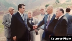 Николай Савченков дар аксҳо