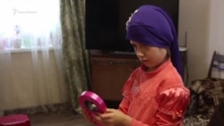 Открытки для отца: как живет семья фигуранта «дела Хизб ут-Тахрир» (видео) Открытки для отца: как живет семья фигуранта «дела Хизб ут-Тахрир» (видео)