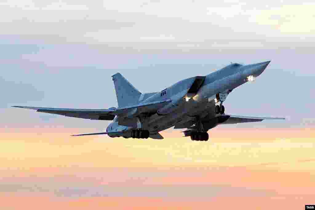 У Повітряних силах нагадують, що Ту-22М3 є &laquo;носієм крилатих ракет Х-22, якими російські терористи б&rsquo;ють по мирних українських містах&raquo;. Про падіння літака першим повідомив губернатор Ставропольського краю РФ Володимир Владіміров, це сталося о 6:57. Пізніше надійшли підтвердження, що впав саме стратегічний ракетоносець-бомбардувальник Ту-22М3