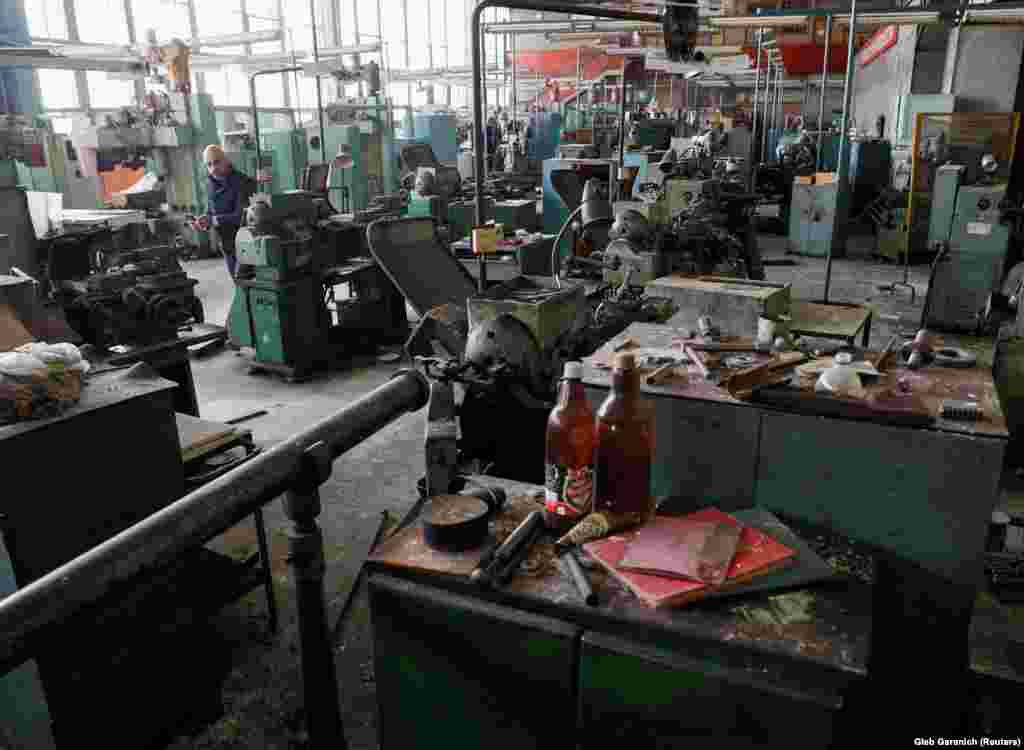Так виглядають приміщення заводу. Фотографія зроблена 26 березня. Останнє велике замовлення підприємство отримало від уряду в 2008 році, але оплата за нього так і не надійшла, і незабаром завод закрився
