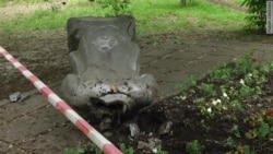 Обезглавленный Ленин в центре Москвы Обезглавленный Ленин в центре Москвы