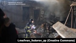 Наслідки одного з попередніх обстрілів Запоріжжя, березень 2025 року