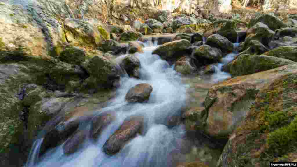 Горная река Коккозка – один из самых притягательных для пешеходных туристов водоем полуострова. Как изменилась жизнь на окраинах Соколиного – смотрите в фоторепортаже