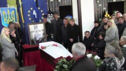 У Херсоні попрощалися з активісткою Катериною Гандзюк – відео У Херсоні попрощалися з активісткою Катериною Гандзюк – відео