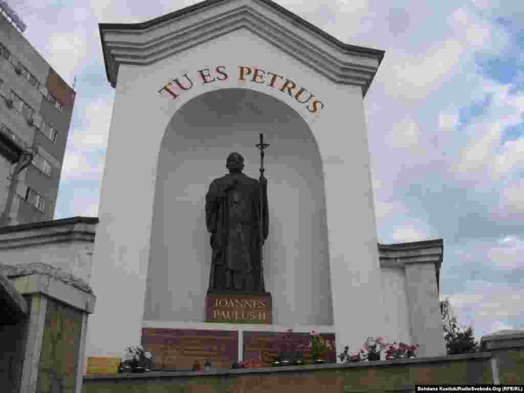  Пам'ятник папі Римському Іоанну Павлу ІІ