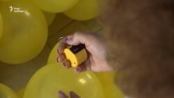 У Запоріжжі зібрали рекордний прапор України з повітряних кульок – відео У Запоріжжі зібрали рекордний прапор України з повітряних кульок – відео