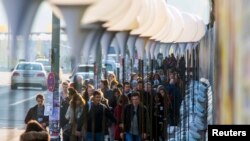 Германия, шествие вдоль бывшей Берлинской стены. 07.11.2014