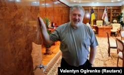 Олігарх Ігор Коломойський, який тоді займав посаду голови Дніпропетровської ОДА, у своєму кабінеті. Дніпро, 24 травня 2014 року