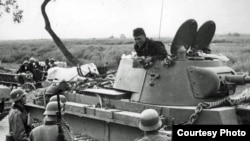 «Братання» радянських і німецьких військ після підписання пакту Молотова-Ріббентропа в 1939 році.