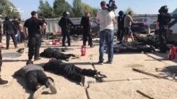 Відео сутичок на Осокорках у Києві. Поліція затримала десятки невідомих, що «охороняли» забудову Відео сутичок на Осокорках у Києві. Поліція затримала десятки невідомих, що «охороняли» забудову