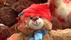 У Берліні активісти вимагали зупинити Путіна (відео) У Берліні активісти вимагали зупинити Путіна (відео)