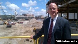 Конгрессмен-демократ Джеймс Макговерн настаивал на включении в "список Магнитского" почти трехсот российских официальных лиц