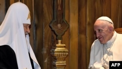 Папа Римський Франциск (праворуч) і Московський патріарх Кирило. Куба, 12 лютого 2016 року