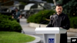 Ukrajinski predsjednik Volodimir Zelenski govori na ceremoniji povodom Dana državne zastave 23. avgusta.