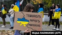 Акція протесту проти спроби Росії анексувати нові території України. Варшава, 15 жовтня 2022 року