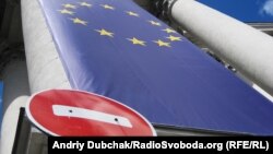 Українці й далі нарікають на роботу консульств держав ЄС