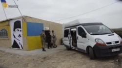 Волонтеры поздравили участников блокады Крыма (видео) Волонтеры поздравили участников блокады Крыма (видео)