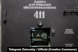 Камера, де утримуються взяті в полон двоє солдат КНДР