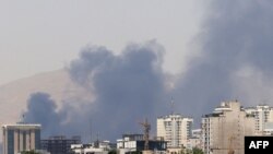 Стовпи диму над нафтосховищем «Шахран» на північний захід від Тегерану. 16 липня 2025 року