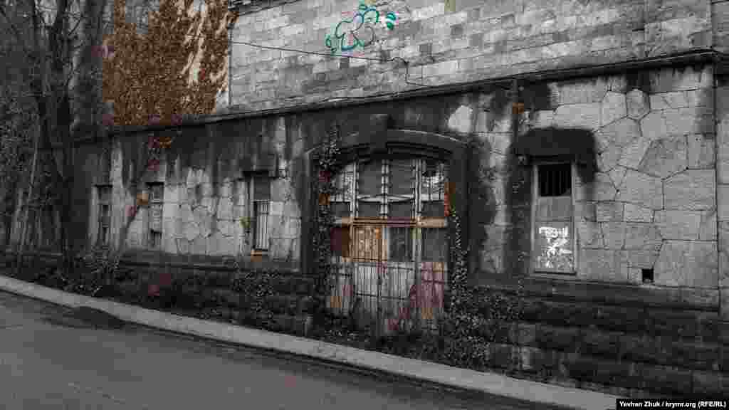 В послевоенное время дом Овчинникова входил в состав центрального военного санатория «Ялтинский» и обозначался как «Корпус №4».  Дом Овчинникова иногда ошибочно называют домом Мельцера. Дело в том, что оба здания расположены на одной территории. Также встречаются упоминания, что Овчинников позже продал свой дом старшему сыну ялтинского фабриканта Ф. И. Мельцера – Мельцеру Федору Федоровичу. Но, как бы то ни было, Мельцер имел рядом свой дом, строить который начал в 1914 году гражданский инженер Иосиф Моисеевич Кефели