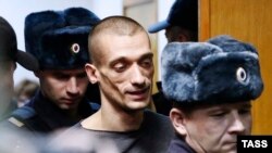 Петр Павленский в Таганском суде Москвы (10 ноября 2015 года)