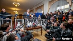 Пётр Порошенко на участке в Киеве