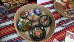 У Севастополі вчилися розписувати українські писанки (відео) У Севастополі вчилися розписувати українські писанки (відео)