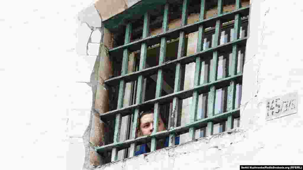 Цьому корпусові Лук’янівського СІЗО, відомому в народі як «Катєнька», майже 200 років. Нині тут утримують 140 людей, і умови їхнього проживання Європейський суд з прав людини визнавав справжніми тортурами